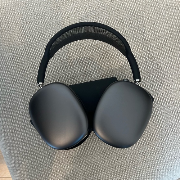 Apple AirPods Max - Picture 2 of 3